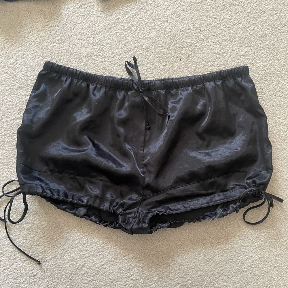 💰 Silky tie up shorts
